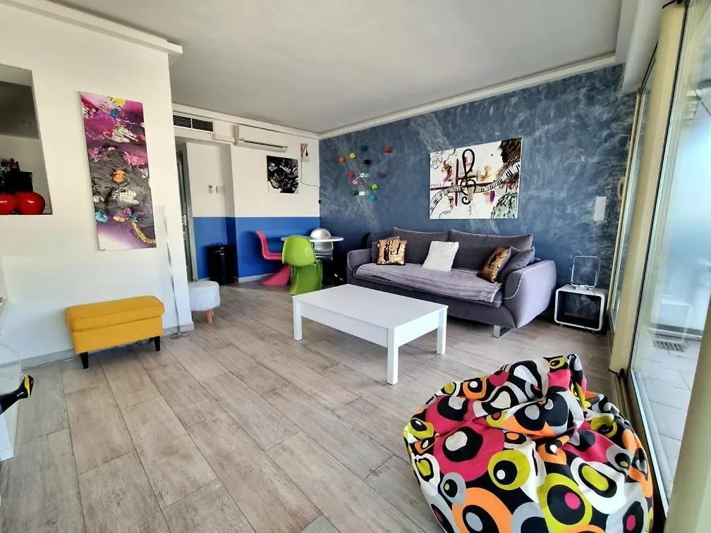 Kontakt z Royal Lux Nice -Last Floor, See View